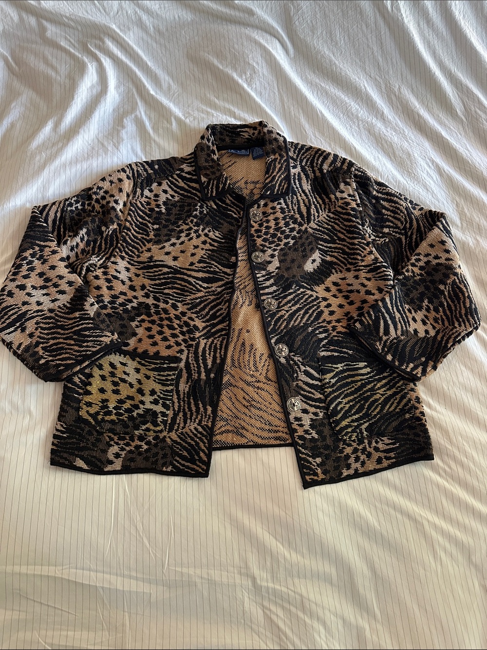 VTG Jane Ashley - Animal Print Button-Front Jacket in Black & Tan - L